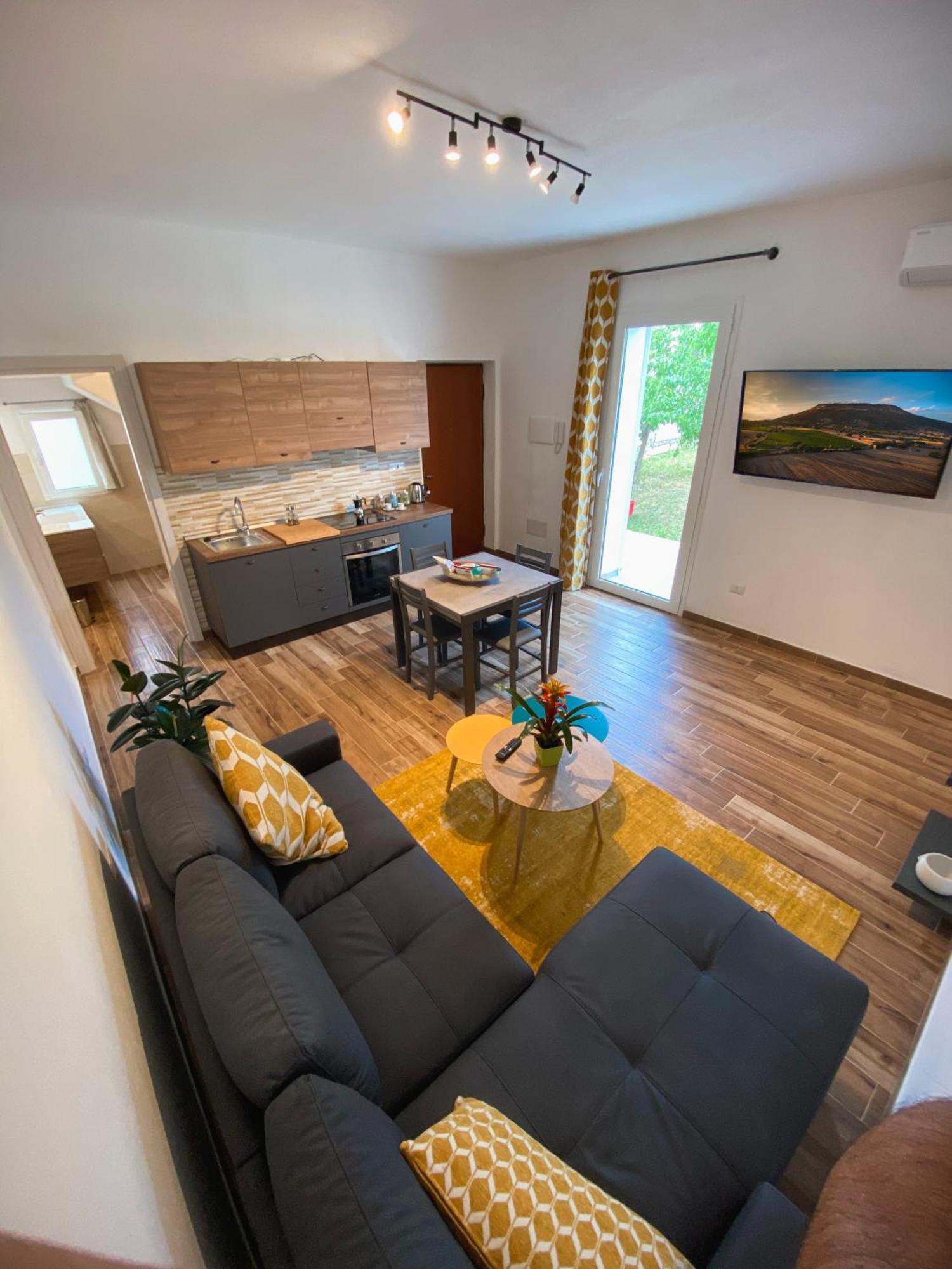 Alessandra'S Apartment ซัสซารี ภายนอก รูปภาพ